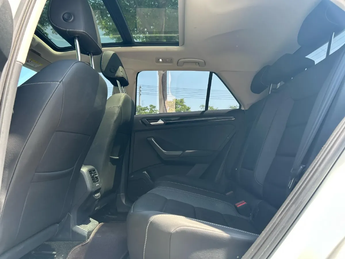 2022 Volkswagen T-Roc 1.4T 150HP L4 7DCT,autocango,china used car exporter,china ev exporter,chinese used car exporter,chinese used ev exporter