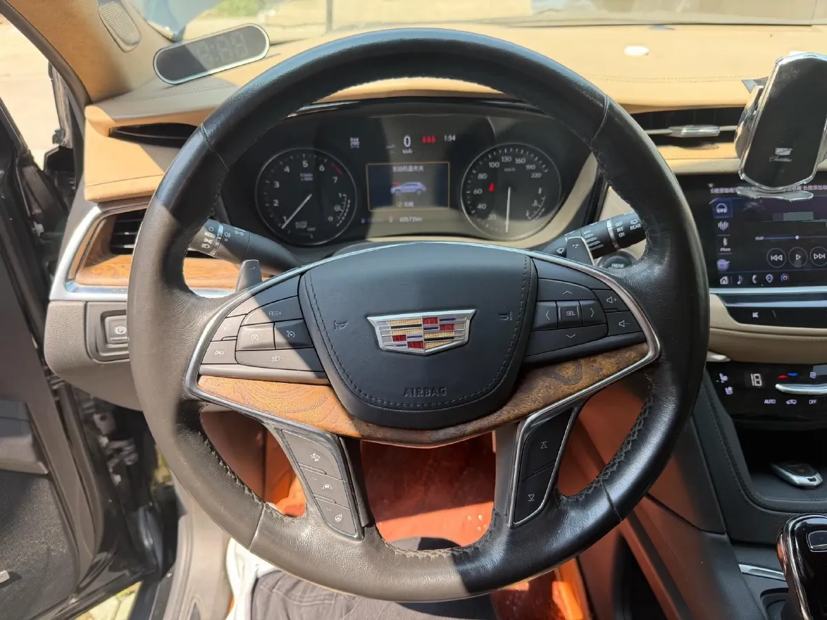 2022 Cadillac XT5 2.0T 237HP L4 9AT,autocango,china used car exporter,china ev exporter,chinese used car exporter,chinese used ev exporter