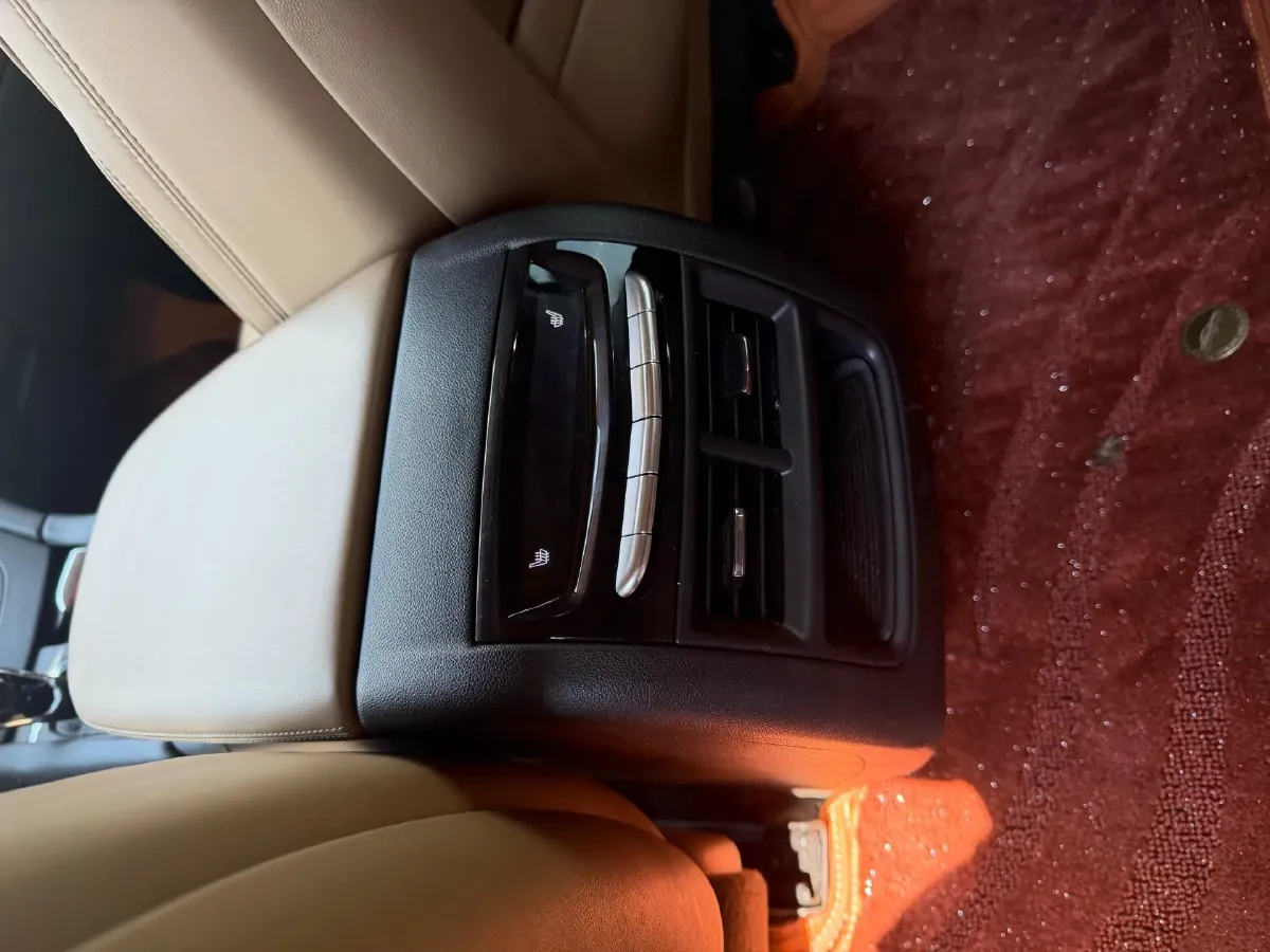 2022 Cadillac XT5 2.0T 237HP L4 9AT,autocango,china used car exporter,china ev exporter,chinese used car exporter,chinese used ev exporter