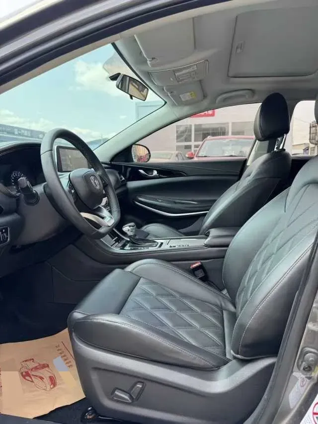 2022 ChangAn Raeton CC 1.5T 188HP L4 7DCT,autocango,china used car exporter,china ev exporter,chinese used car exporter,chinese used ev exporter