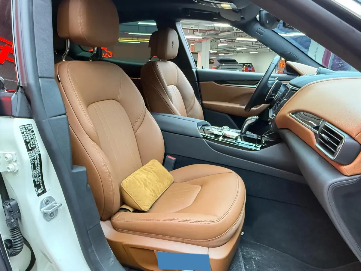 2022 Maserati Levante 2.0T 330HP L4 8AT,autocango,china used car exporter,china ev exporter,chinese used car exporter,chinese used ev exporter