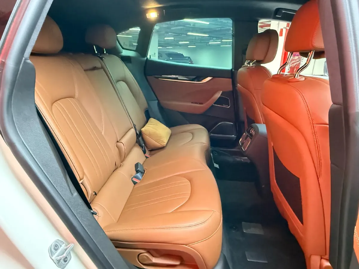 2022 Maserati Levante 2.0T 330HP L4 8AT,autocango,china used car exporter,china ev exporter,chinese used car exporter,chinese used ev exporter