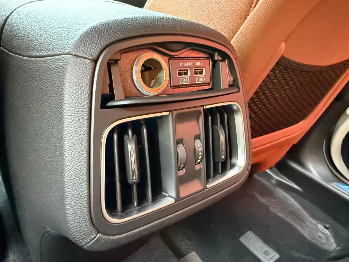 2022 Maserati Levante 2.0T 330HP L4 8AT,autocango,china used car exporter,china ev exporter,chinese used car exporter,chinese used ev exporter