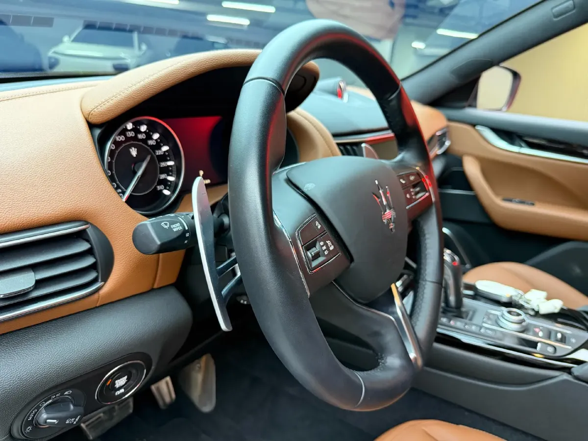 2022 Maserati Levante 2.0T 330HP L4 8AT,autocango,china used car exporter,china ev exporter,chinese used car exporter,chinese used ev exporter