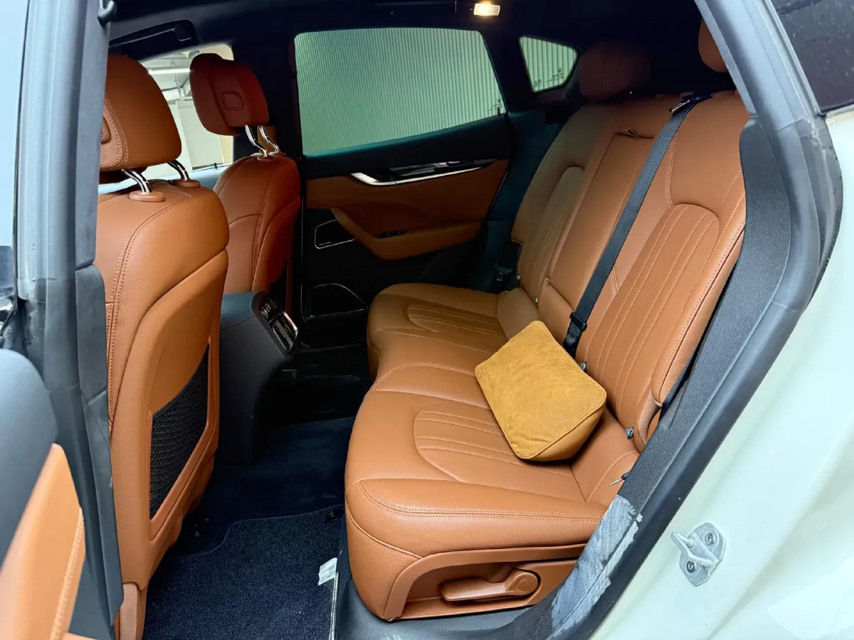 2022 Maserati Levante 2.0T 330HP L4 8AT,autocango,china used car exporter,china ev exporter,chinese used car exporter,chinese used ev exporter