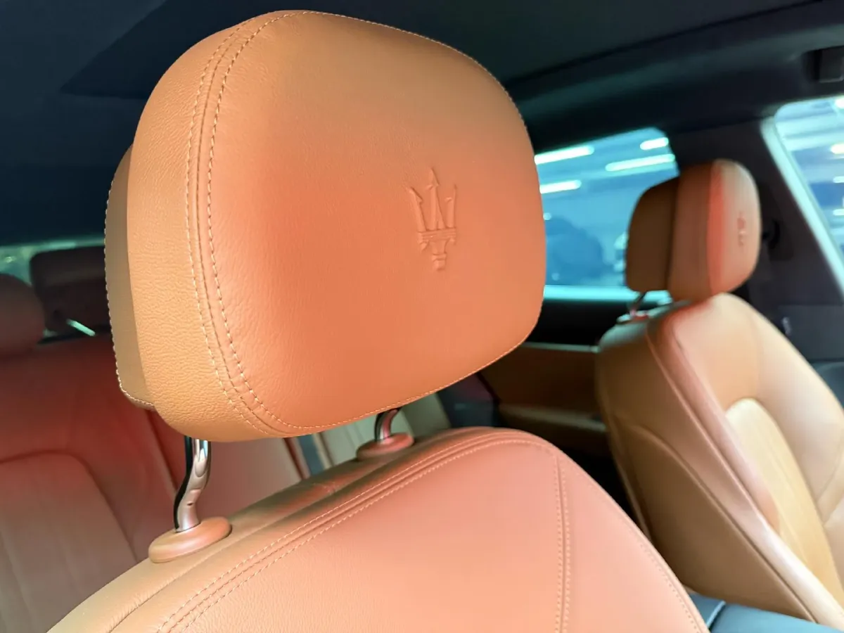 2022 Maserati Levante 2.0T 330HP L4 8AT,autocango,china used car exporter,china ev exporter,chinese used car exporter,chinese used ev exporter