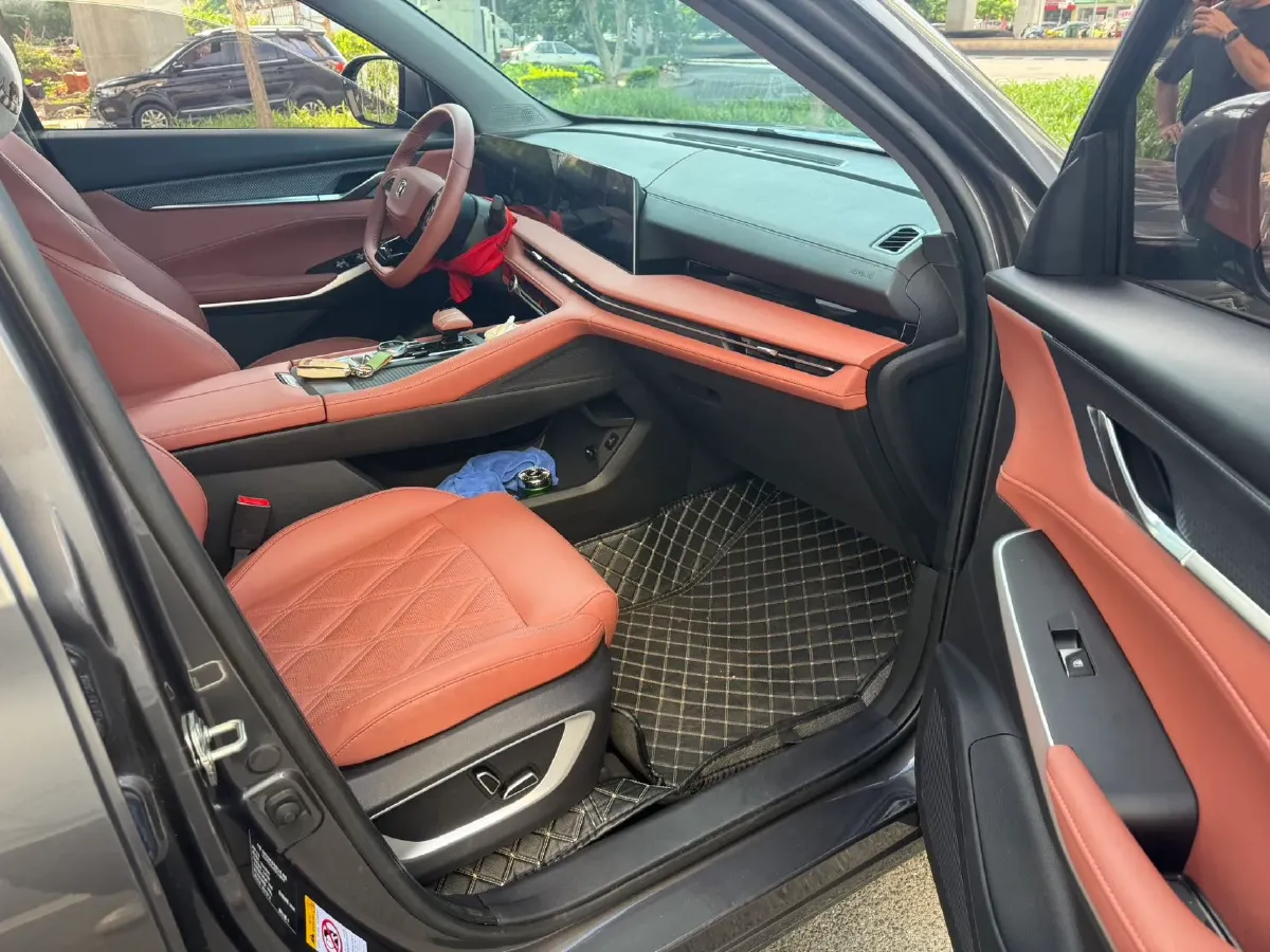 2023 ChangAn CS75 Plus 1.5T 188HP L4 8AT,autocango,china used car exporter,china ev exporter,chinese used car exporter,chinese used ev exporter