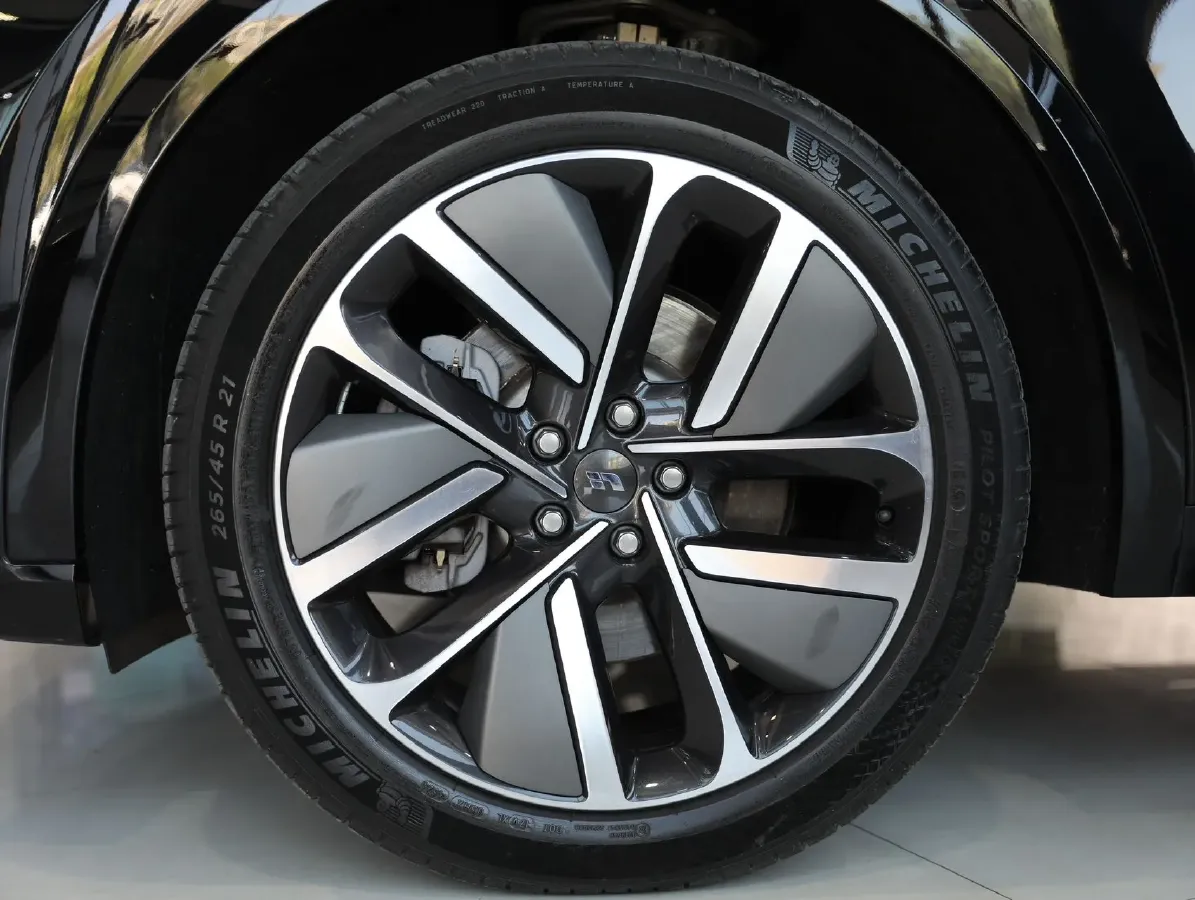 2024 Li L9 Range Extended 154HP REEV 52.3KWH,autocango,china used car exporter,china ev exporter,chinese used car exporter,chinese used ev exporter