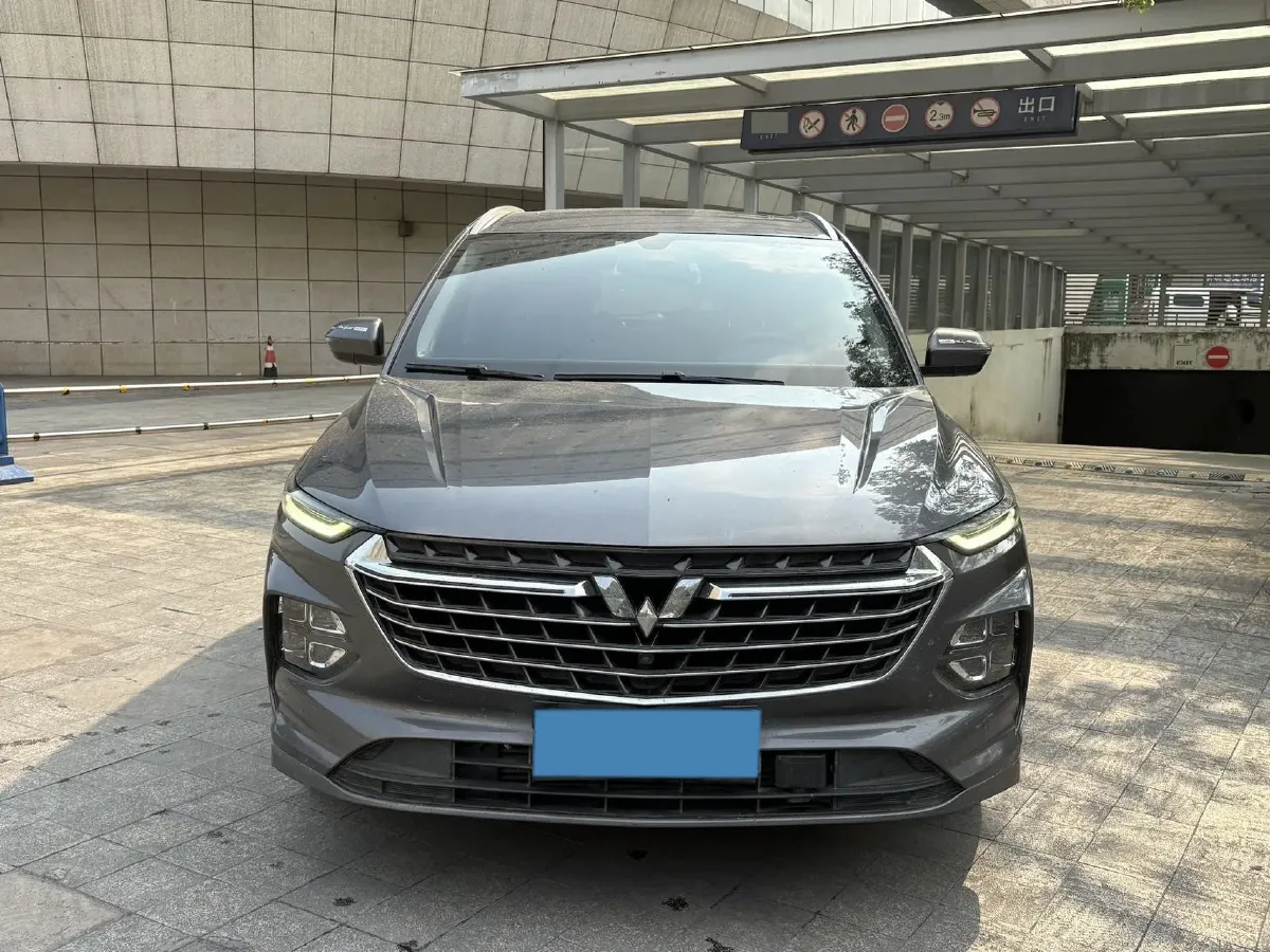 2019 BaoJun 730 1.5T 151HP L4 CVT,autocango,china used car exporter,china ev exporter,chinese used car exporter,chinese used ev exporter