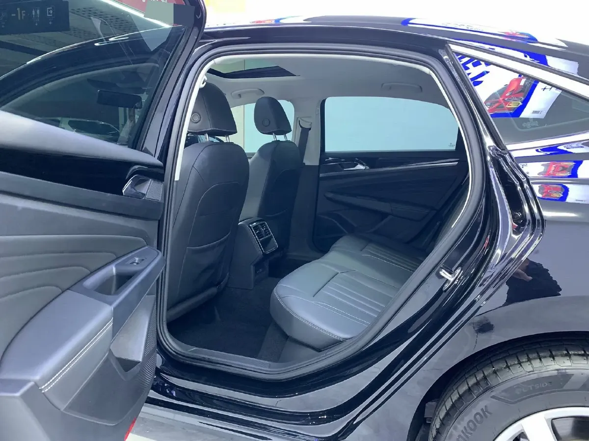 2023 Volkswagen Passat 1.4T 150HP L4 7DCT,autocango,china used car exporter,china ev exporter,chinese used car exporter,chinese used ev exporter