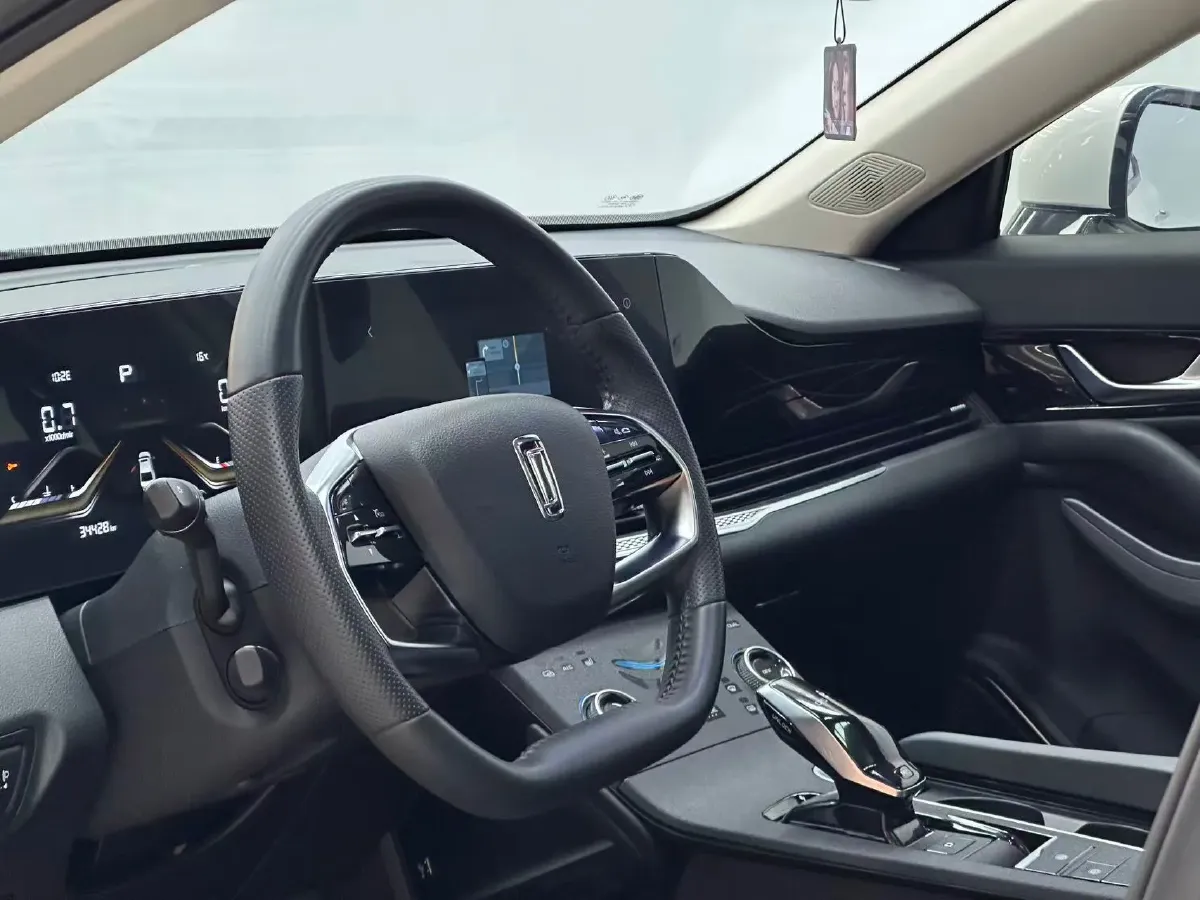 2023 Bestune B70 1.5T 169HP L4 7DCT,autocango,china used car exporter,china ev exporter,chinese used car exporter,chinese used ev exporter