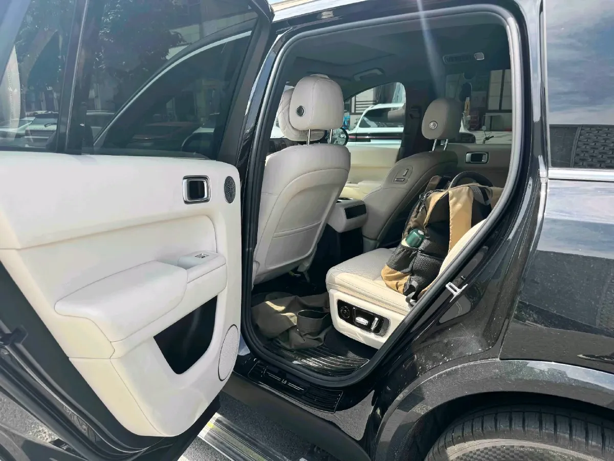 2024 Volvo S60 2.0T 197HP L4 7DCT,autocango,china used car exporter,china ev exporter,chinese used car exporter,chinese used ev exporter