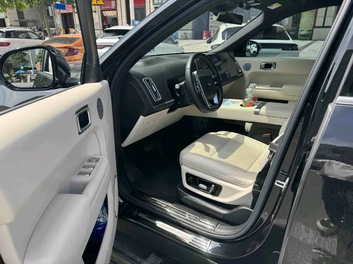 2024 Volvo S60 2.0T 197HP L4 7DCT,autocango,china used car exporter,china ev exporter,chinese used car exporter,chinese used ev exporter