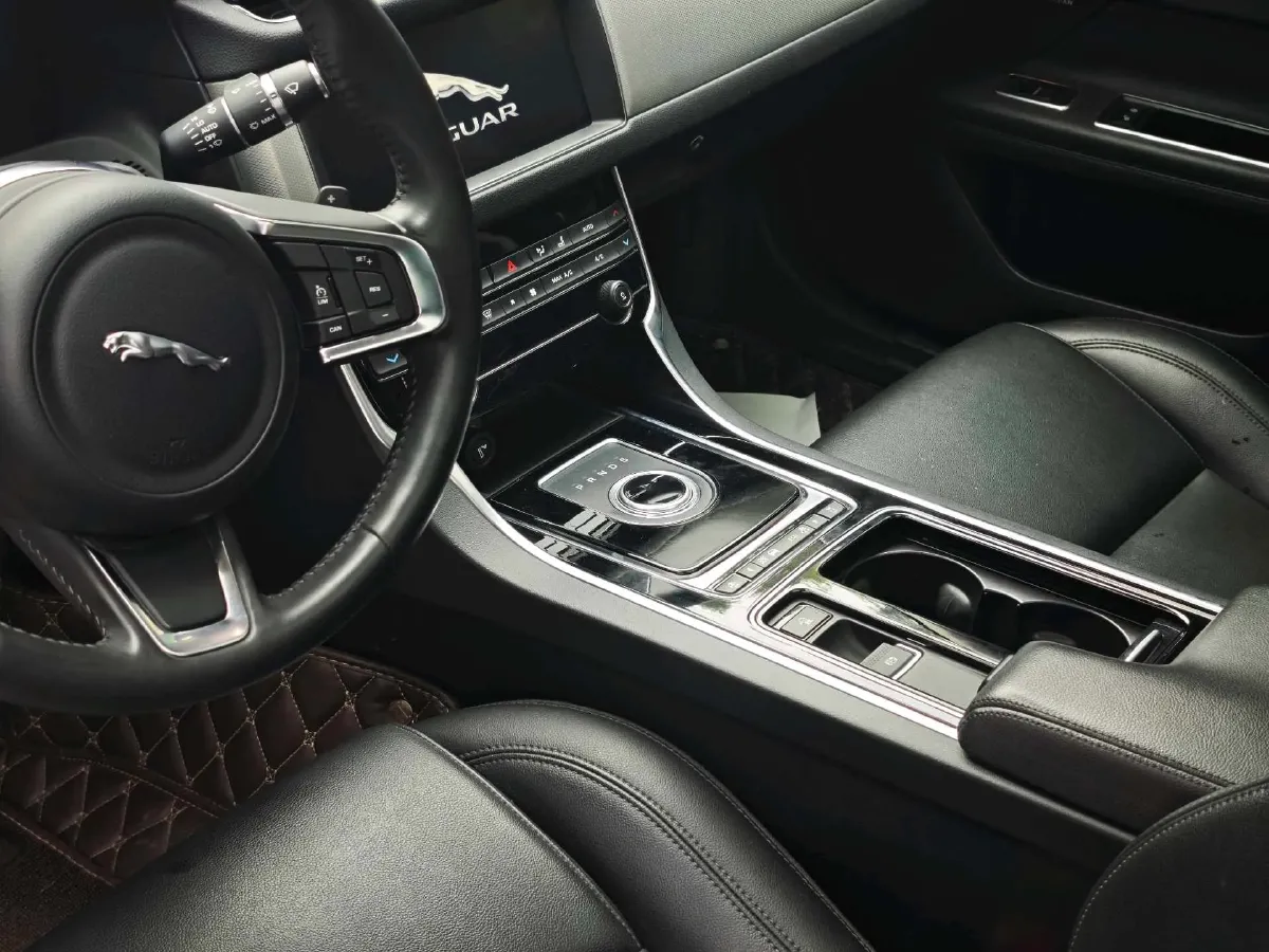 2021 Jaguar XFL 2.0T 200HP L4 8AT,autocango,china used car exporter,china ev exporter,chinese used car exporter,chinese used ev exporter
