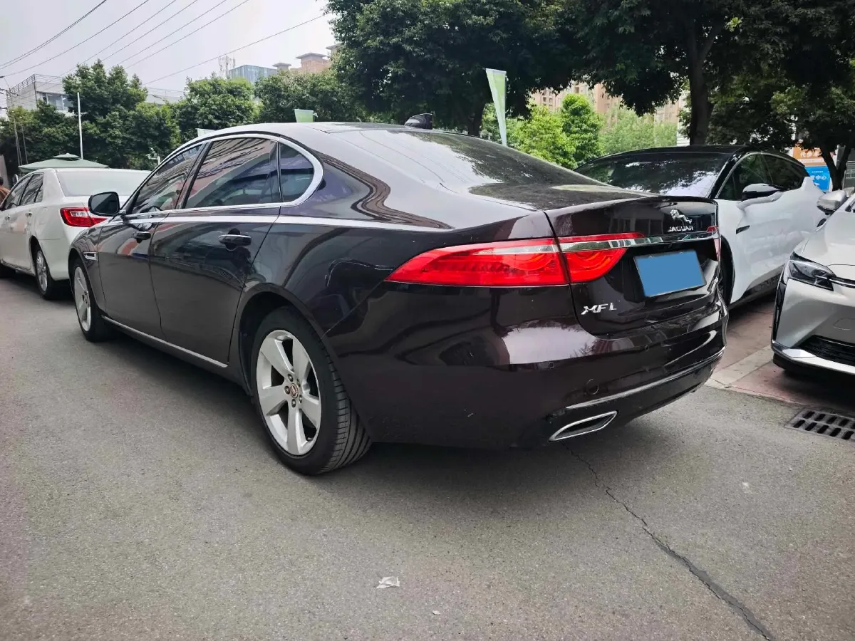 2021 Jaguar XFL 2.0T 200HP L4 8AT,autocango,china used car exporter,china ev exporter,chinese used car exporter,chinese used ev exporter