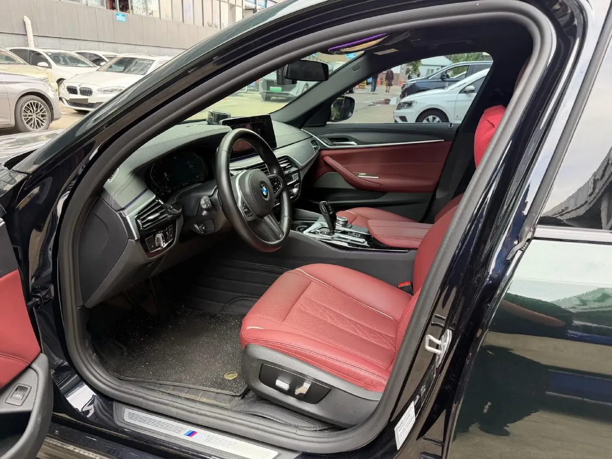 2022 BMW 5 Series 2.0T 252HP L4 8AT,autocango,china used car exporter,china ev exporter,chinese used car exporter,chinese used ev exporter