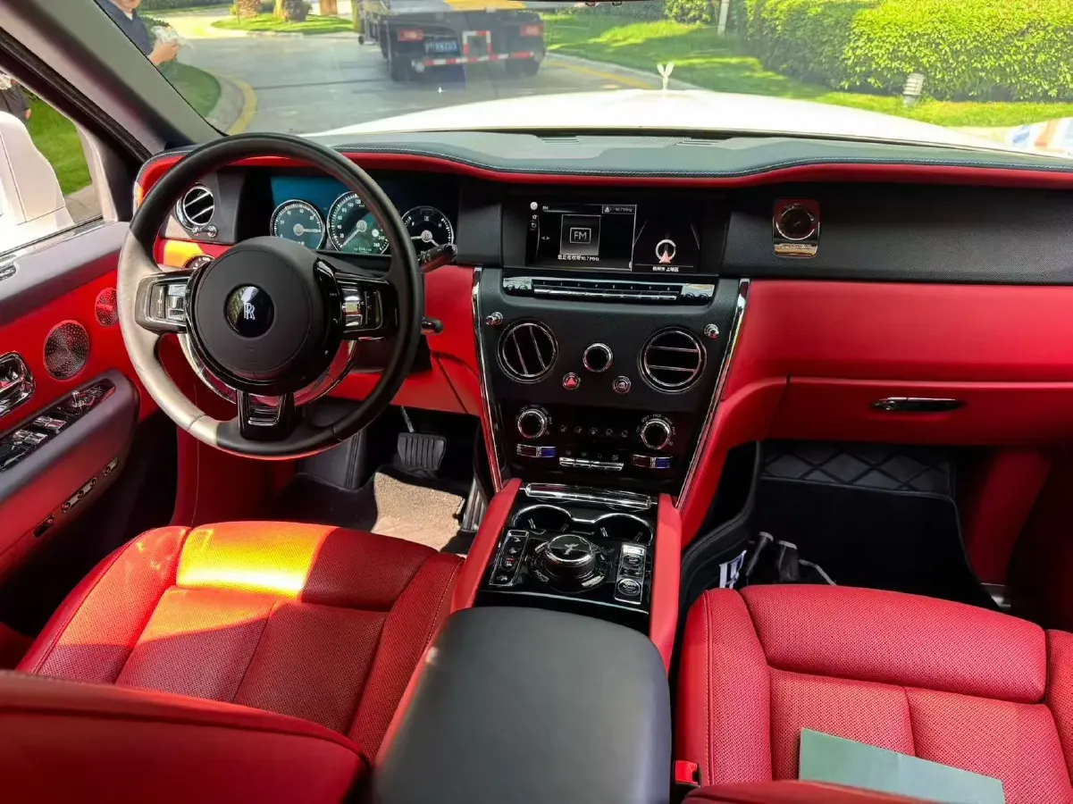 2018 Rolls-Royce Cullinan 6.7T 571HP V12 8AT,autocango,china used car exporter,china ev exporter,chinese used car exporter,chinese used ev exporter
