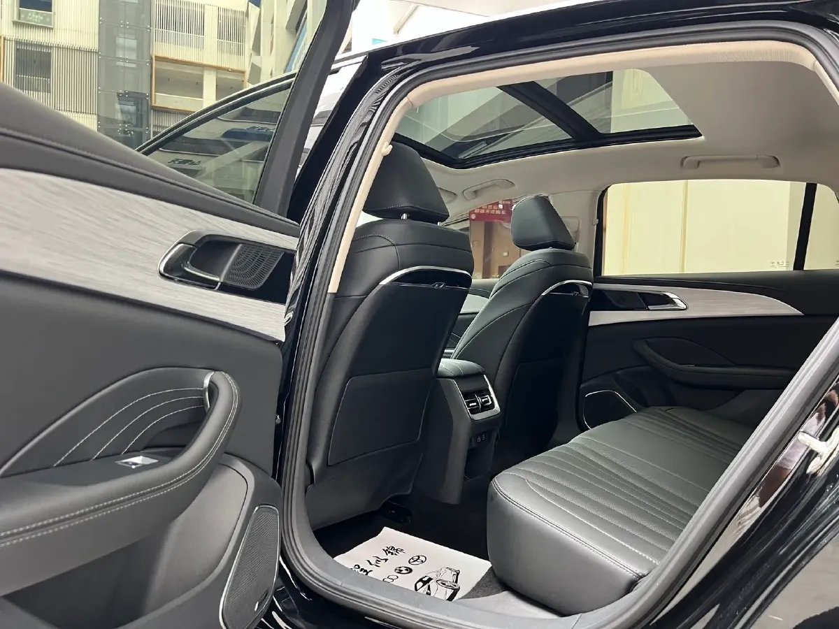 2025 HongQi H5 1.5T 169HP L4 7DCT,autocango,china used car exporter,china ev exporter,chinese used car exporter,chinese used ev exporter
