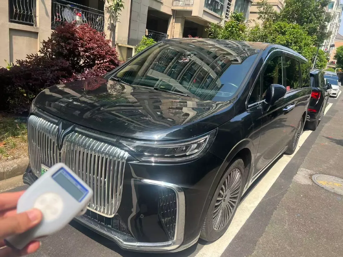 2025 Voyah Dream 1.5T 150HP L4 PHEV 41.7KWH,autocango,china used car exporter,china ev exporter,chinese used car exporter,chinese used ev exporter