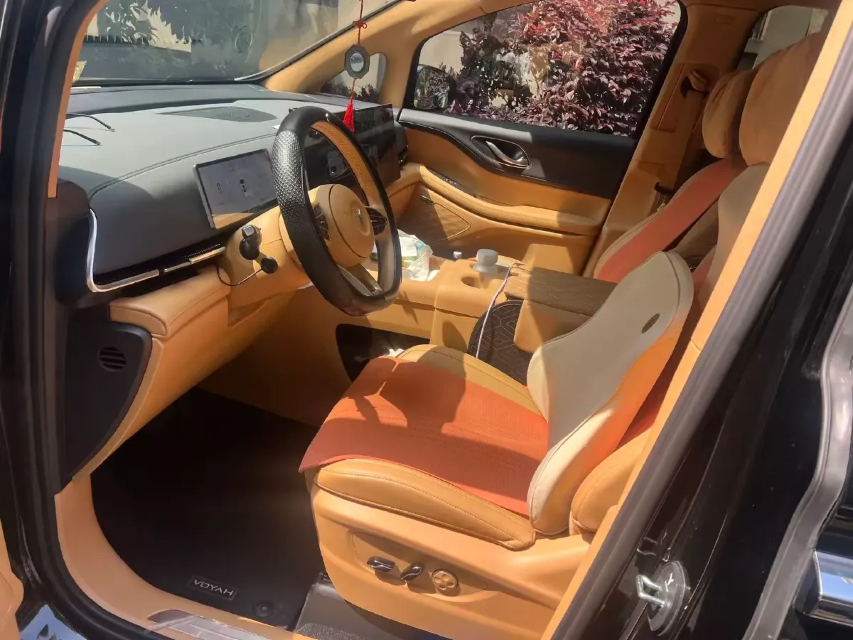 2025 Voyah Dream 1.5T 150HP L4 PHEV 41.7KWH,autocango,china used car exporter,china ev exporter,chinese used car exporter,chinese used ev exporter