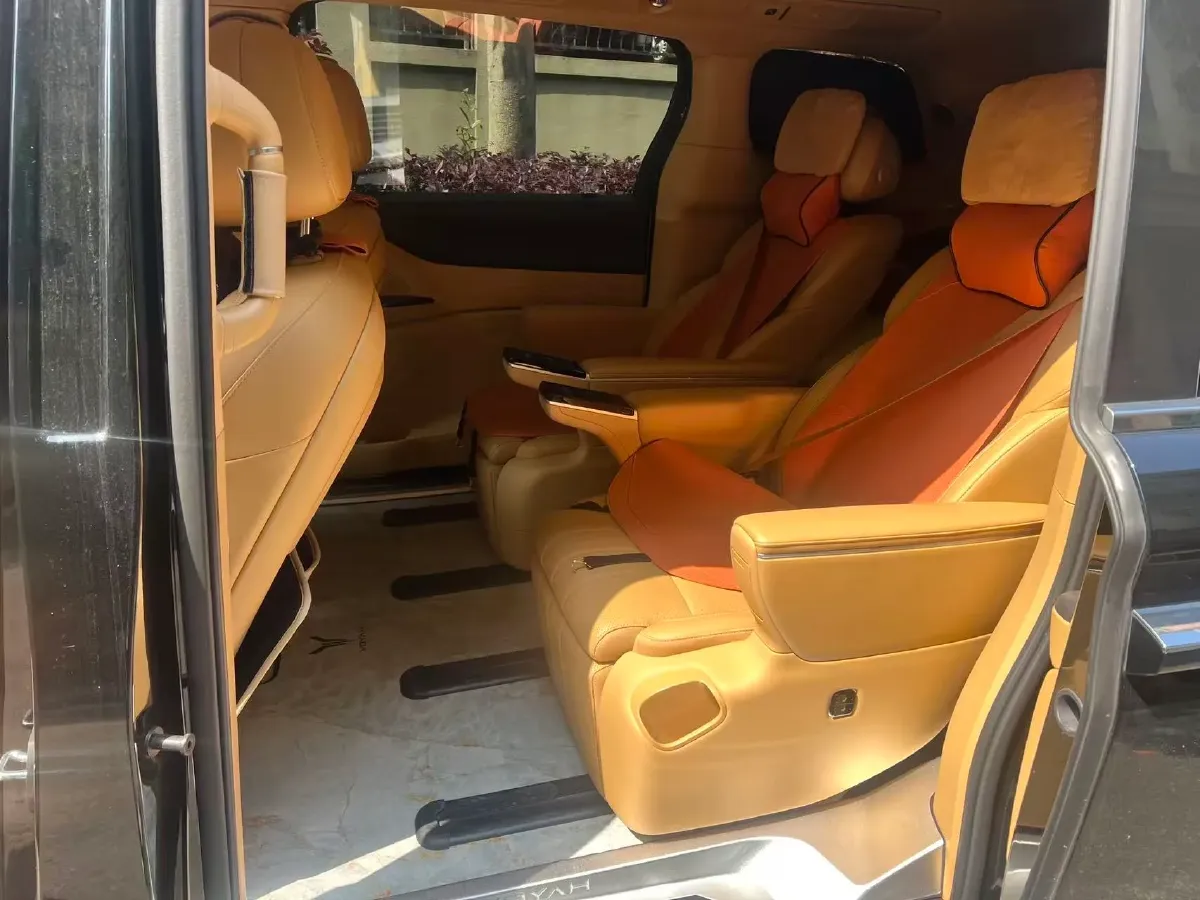 2025 Voyah Dream 1.5T 150HP L4 PHEV 41.7KWH,autocango,china used car exporter,china ev exporter,chinese used car exporter,chinese used ev exporter