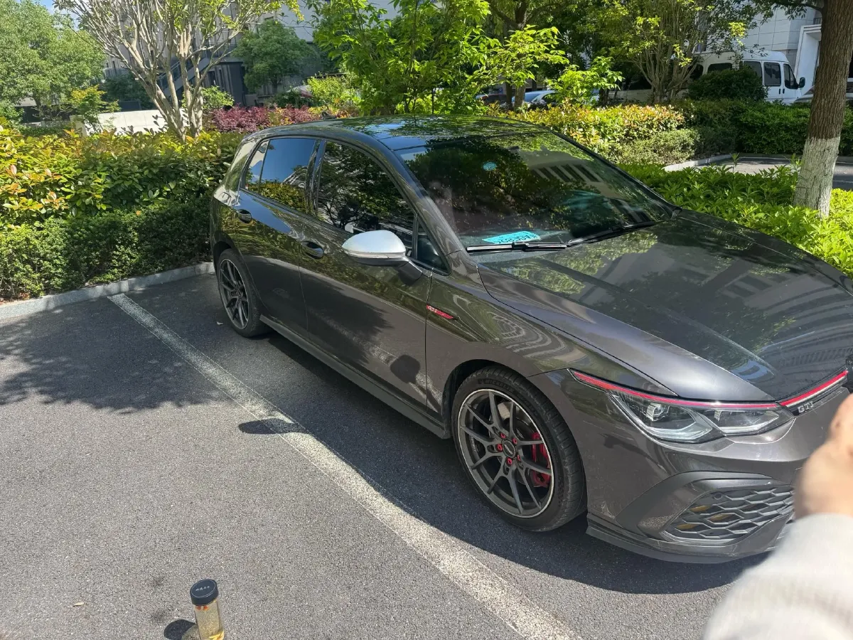 2023 Volkswagen GolfGTI 2.0T 220HP L4 7DCT,autocango,china used car exporter,china ev exporter,chinese used car exporter,chinese used ev exporter