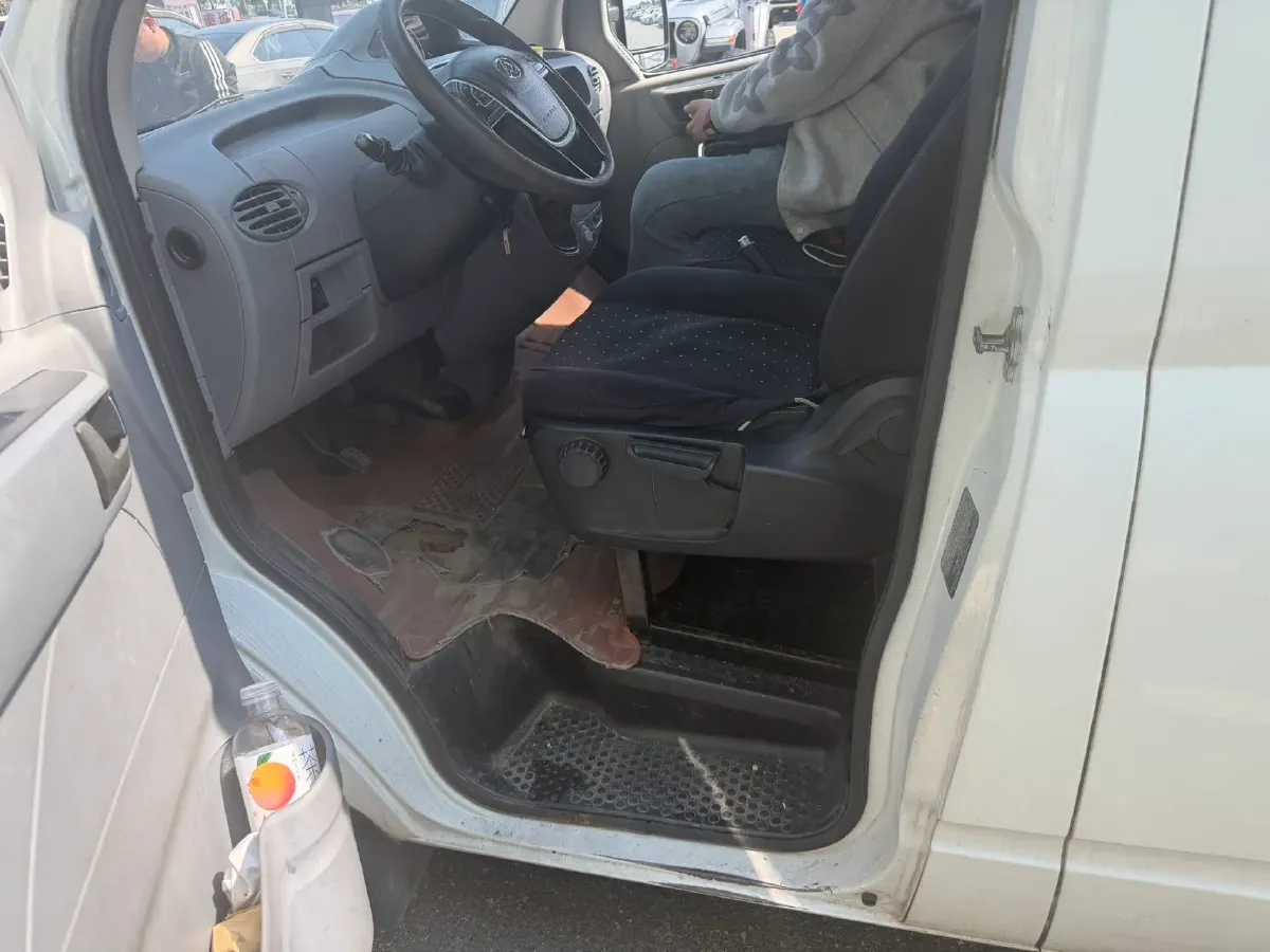 2018 MAXUS XinTu V80 2.5T 136HP L4 6MT,autocango,china used car exporter,china ev exporter,chinese used car exporter,chinese used ev exporter