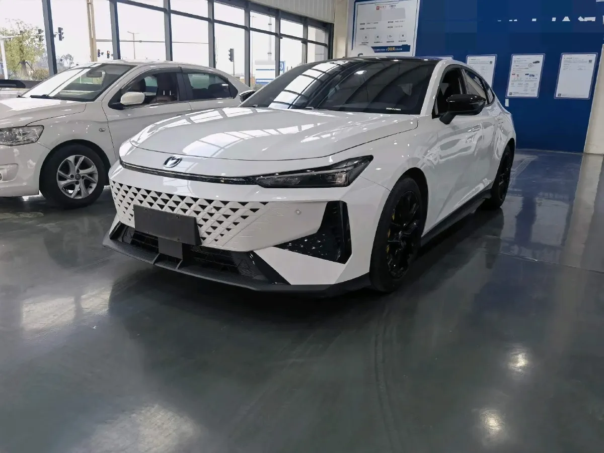2023 ChangAn UNI-V 1.5T 188HP L4 7DCT,autocango,china used car exporter,china ev exporter,chinese used car exporter,chinese used ev exporter
