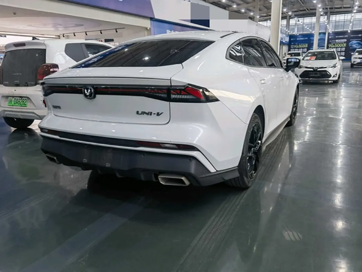 2023 ChangAn UNI-V 1.5T 188HP L4 7DCT,autocango,china used car exporter,china ev exporter,chinese used car exporter,chinese used ev exporter