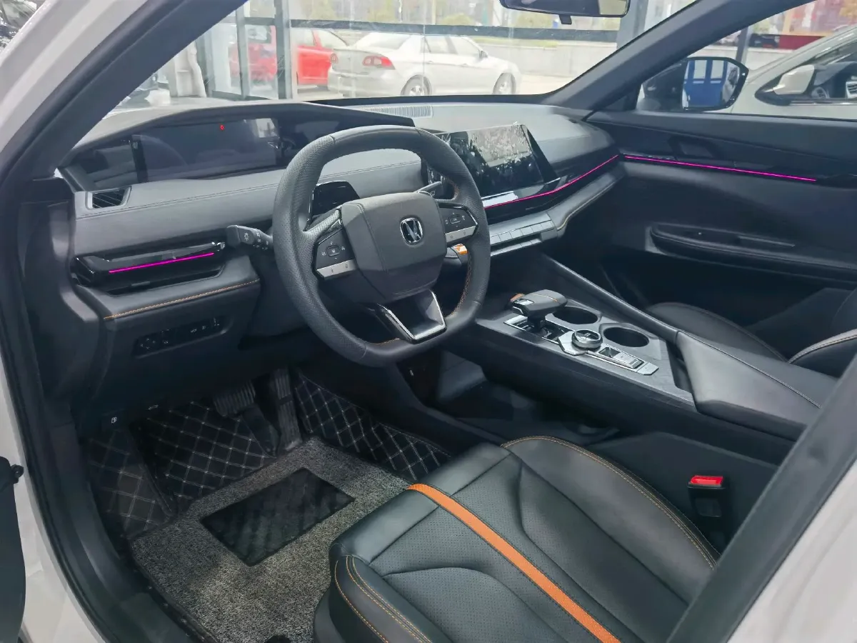 2023 ChangAn UNI-V 1.5T 188HP L4 7DCT,autocango,china used car exporter,china ev exporter,chinese used car exporter,chinese used ev exporter