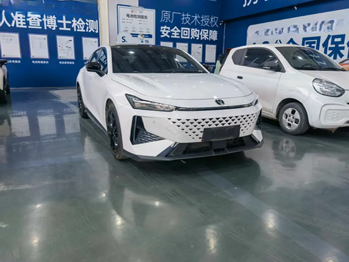 2023 ChangAn UNI-V 1.5T 188HP L4 7DCT,autocango,china used car exporter,china ev exporter,chinese used car exporter,chinese used ev exporter