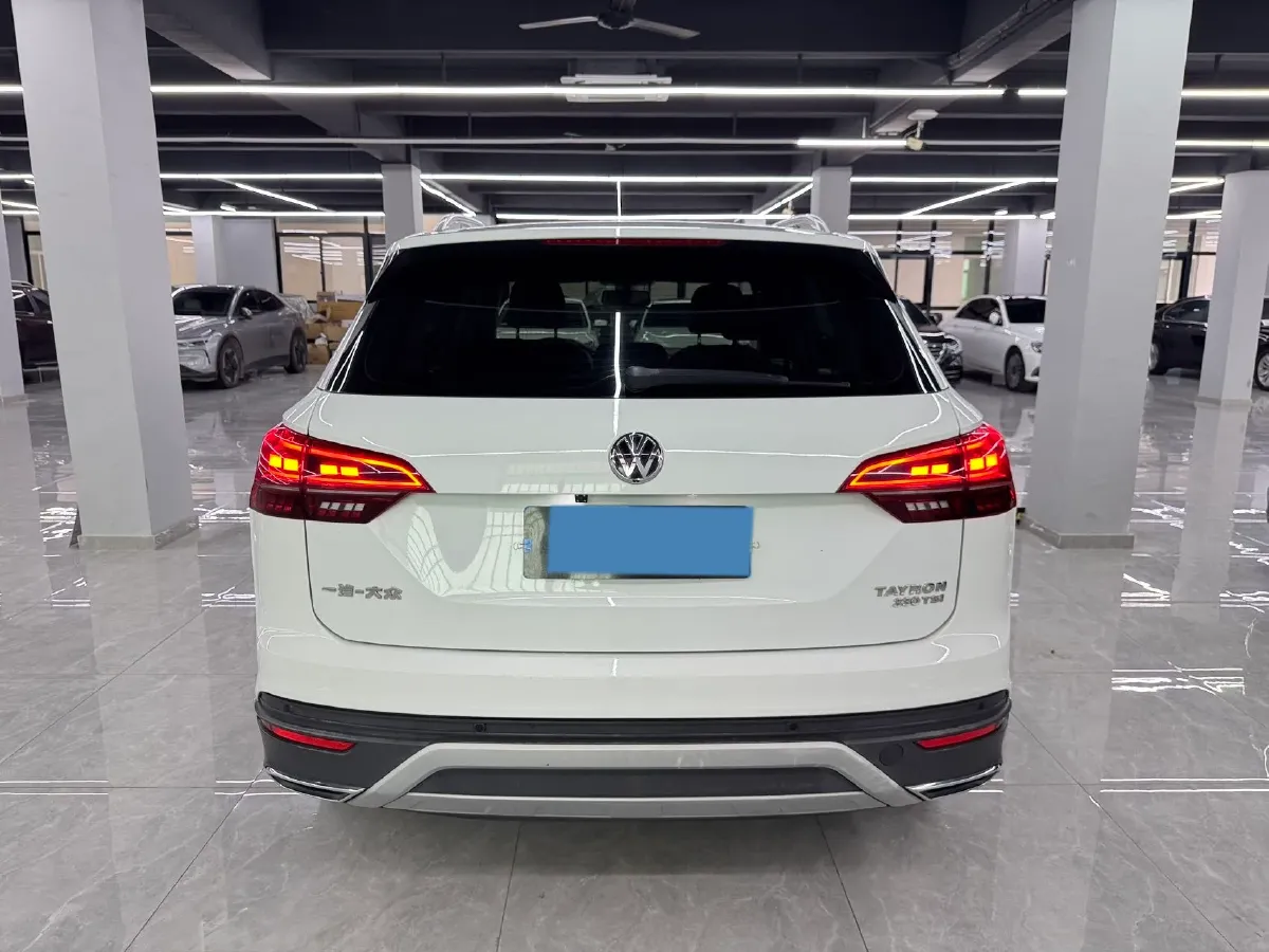 2019 Jeep Cherokee 2.0T 234HP L4 9AT,autocango,china used car exporter,china ev exporter,chinese used car exporter,chinese used ev exporter