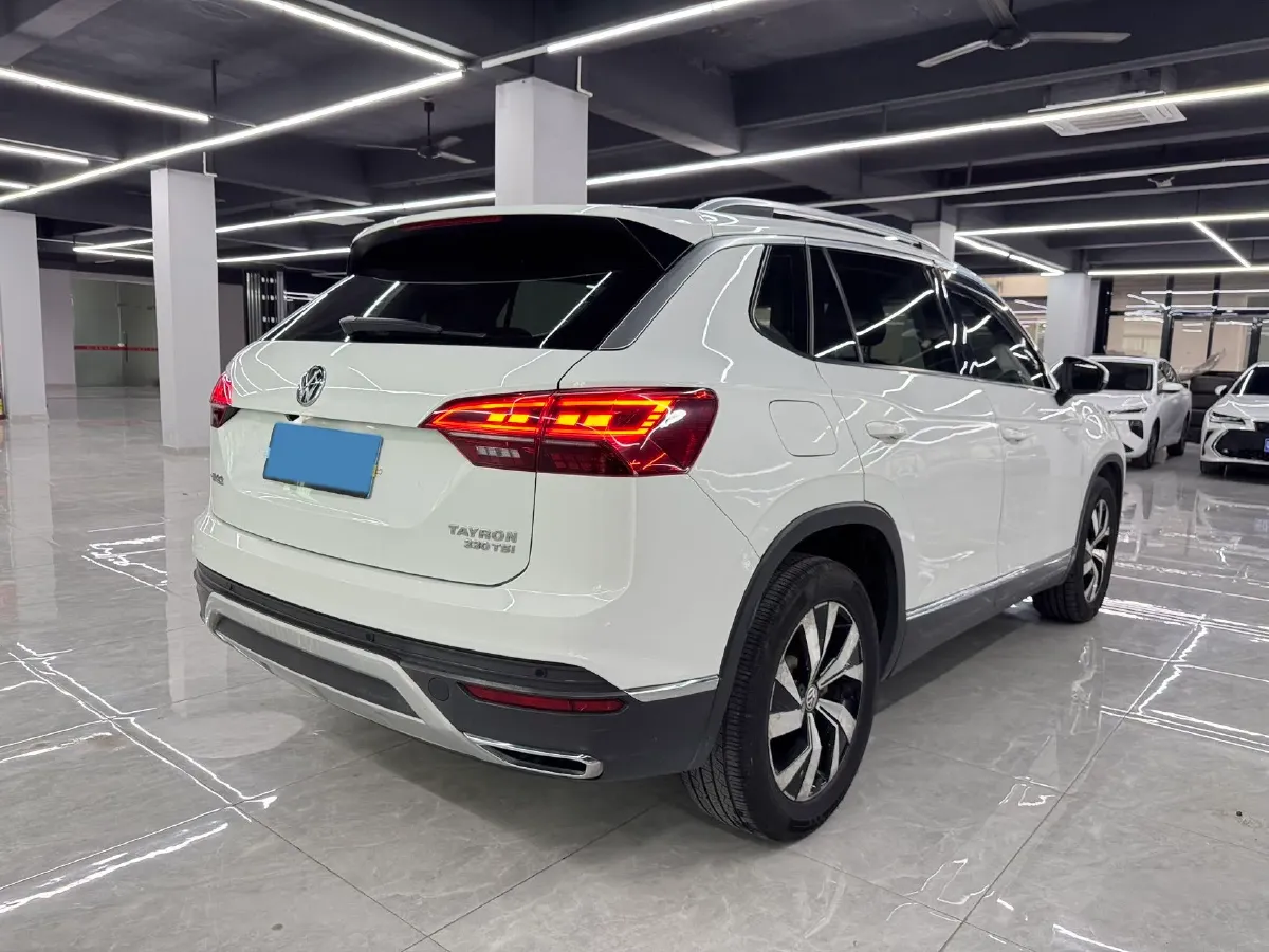 2019 Jeep Cherokee 2.0T 234HP L4 9AT,autocango,china used car exporter,china ev exporter,chinese used car exporter,chinese used ev exporter