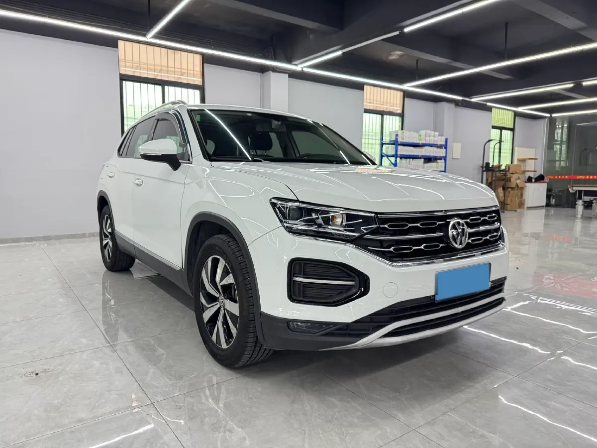 2019 Jeep Cherokee 2.0T 234HP L4 9AT,autocango,china used car exporter,china ev exporter,chinese used car exporter,chinese used ev exporter