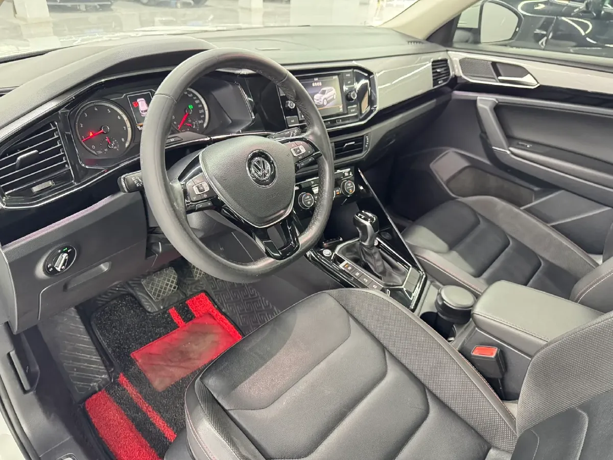 2019 Jeep Cherokee 2.0T 234HP L4 9AT,autocango,china used car exporter,china ev exporter,chinese used car exporter,chinese used ev exporter