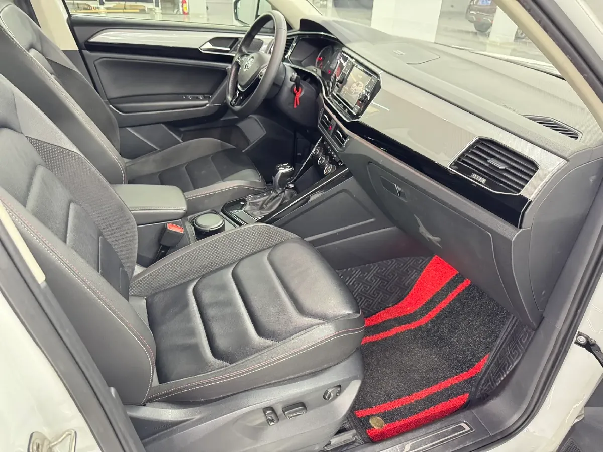 2019 Jeep Cherokee 2.0T 234HP L4 9AT,autocango,china used car exporter,china ev exporter,chinese used car exporter,chinese used ev exporter