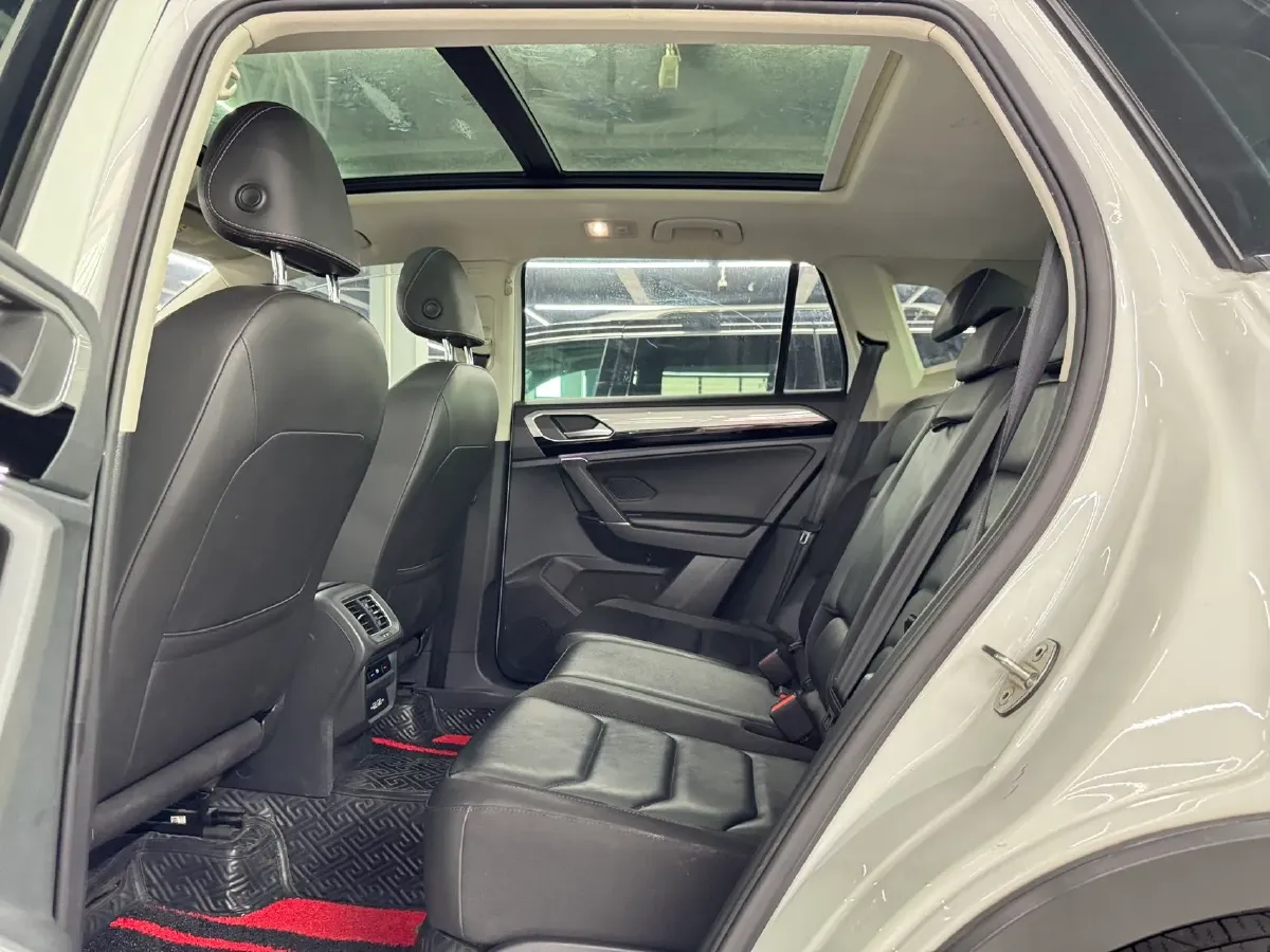 2019 Jeep Cherokee 2.0T 234HP L4 9AT,autocango,china used car exporter,china ev exporter,chinese used car exporter,chinese used ev exporter