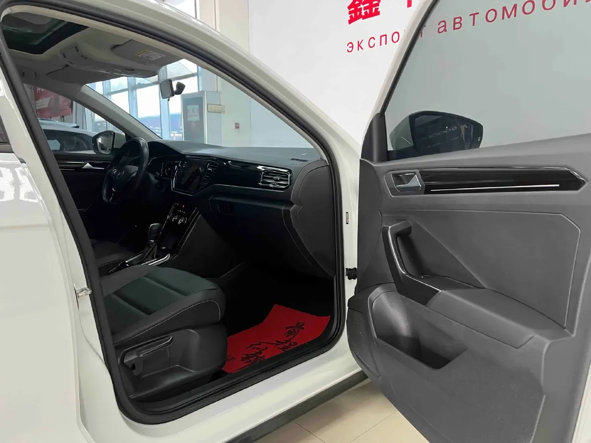 2021 Volkswagen T-Roc 1.4T 150HP L4 7DCT,autocango,china used car exporter,china ev exporter,chinese used car exporter,chinese used ev exporter