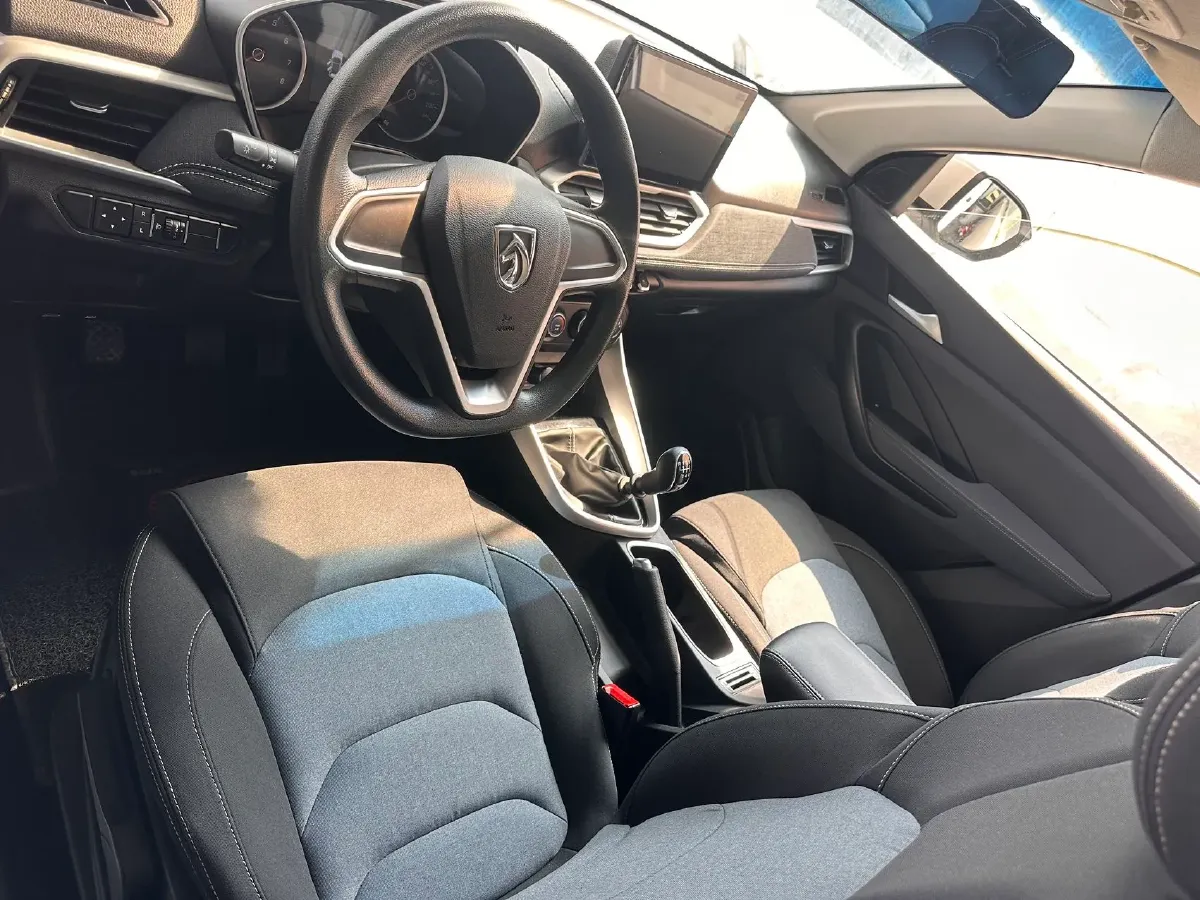 2018 BaoJun 530 1.5T 150HP L4 6MT,autocango,china used car exporter,china ev exporter,chinese used car exporter,chinese used ev exporter