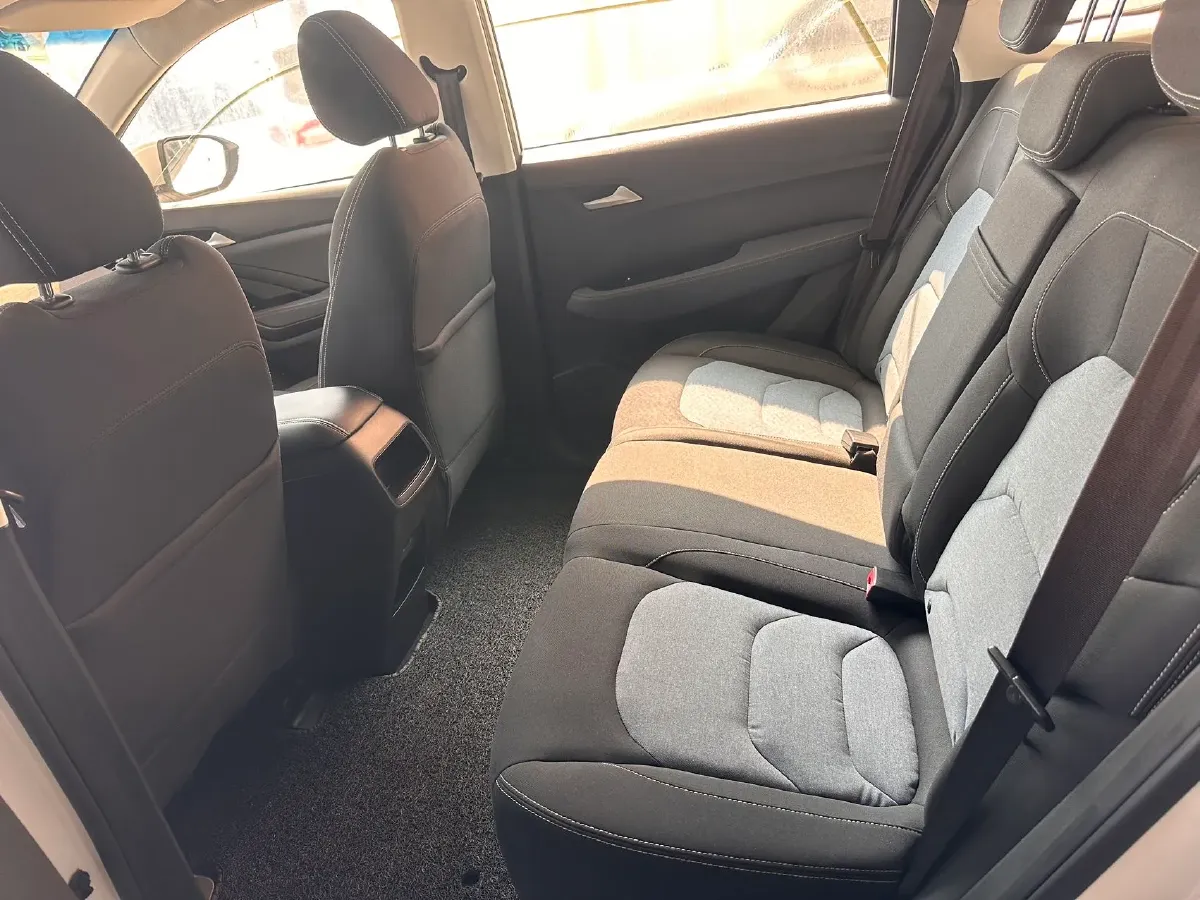 2018 BaoJun 530 1.5T 150HP L4 6MT,autocango,china used car exporter,china ev exporter,chinese used car exporter,chinese used ev exporter