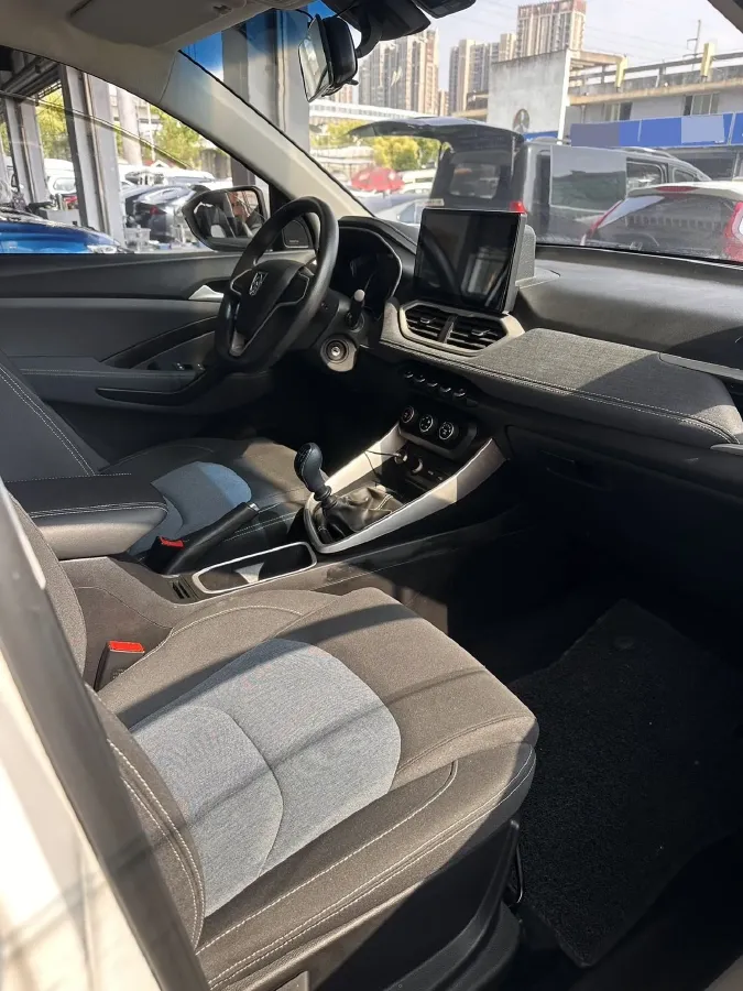 2018 BaoJun 530 1.5T 150HP L4 6MT,autocango,china used car exporter,china ev exporter,chinese used car exporter,chinese used ev exporter