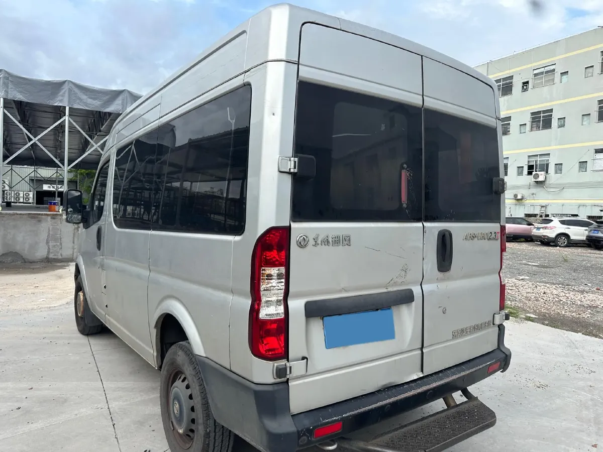 2019 MAXUS XinTu V80 2.5T 136HP L4 6MT,autocango,china used car exporter,china ev exporter,chinese used car exporter,chinese used ev exporter