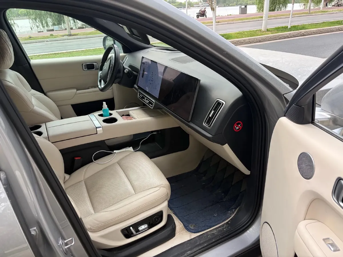 2023 Li L8 Range Extended 154HP REEV 40.9KWH,autocango,china used car exporter,china ev exporter,chinese used car exporter,chinese used ev exporter