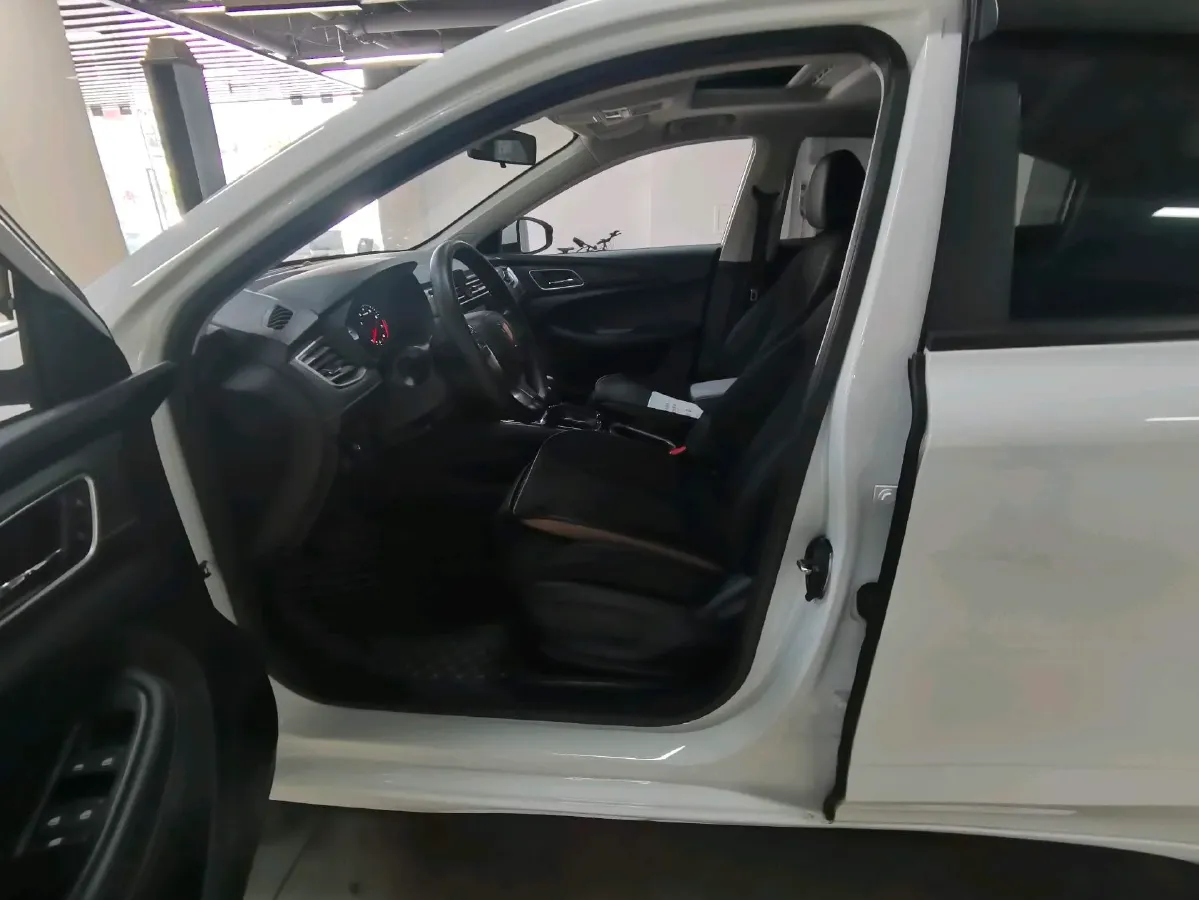 2019 Roewe i5 1.5L 120HP L4 CVT,autocango,china used car exporter,china ev exporter,chinese used car exporter,chinese used ev exporter