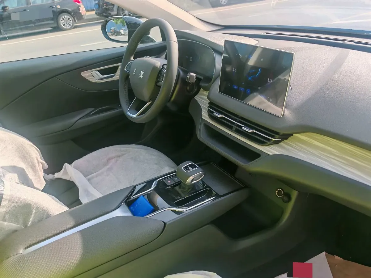 2024 HongQi E-QM5 BEV 60KWH,autocango,china used car exporter,china ev exporter,chinese used car exporter,chinese used ev exporter