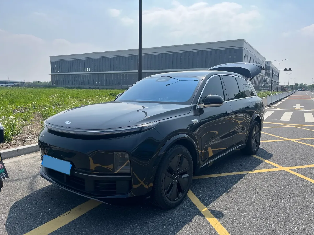 2024 Volvo S60 2.0T 197HP L4 7DCT,autocango,china used car exporter,china ev exporter,chinese used car exporter,chinese used ev exporter