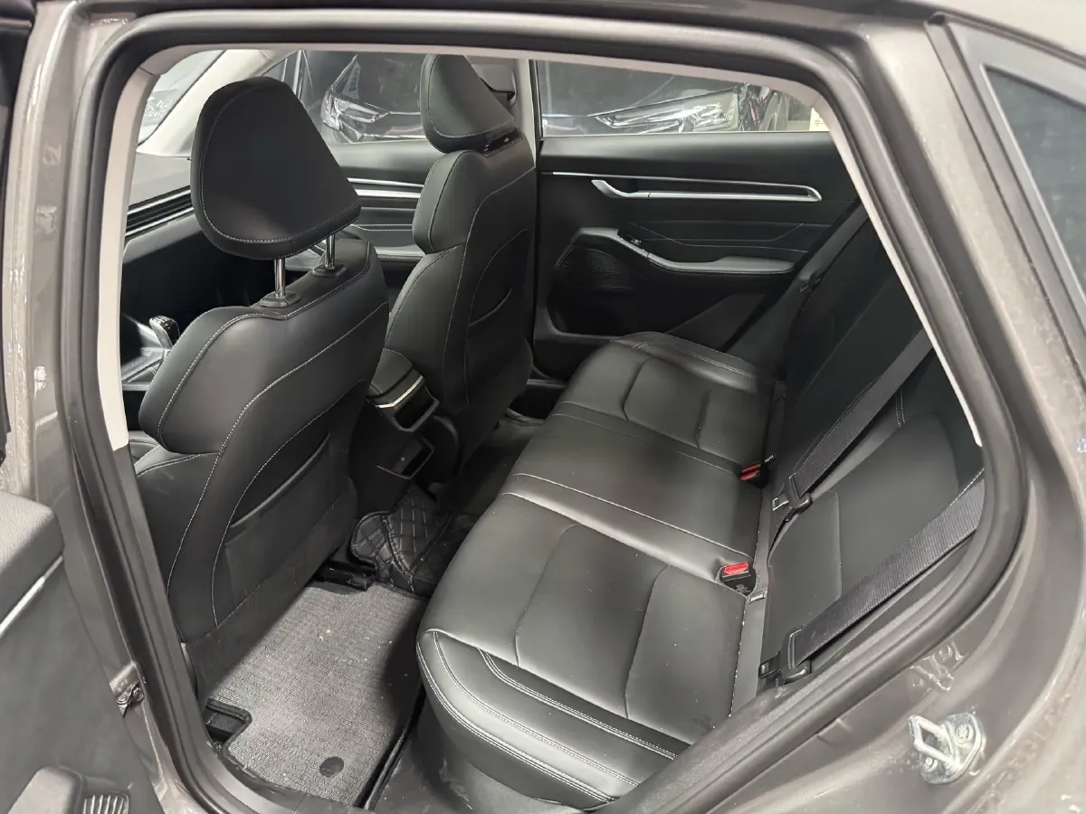 2025 Geely Emgrand 1.5L 127HP L4 5MT,autocango,china used car exporter,china ev exporter,chinese used car exporter,chinese used ev exporter