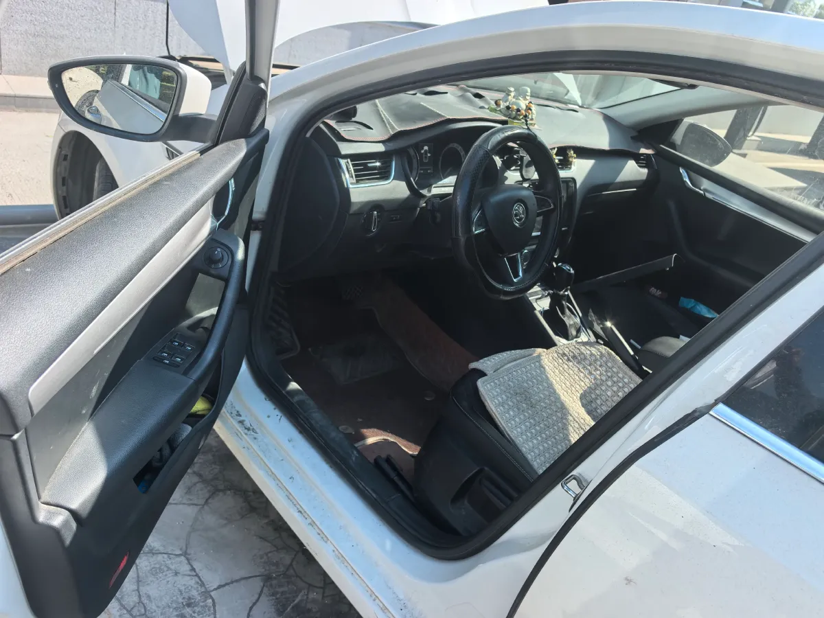 2020 Skoda Octavia 1.5L 113HP L4 6AT,autocango,china used car exporter,china ev exporter,chinese used car exporter,chinese used ev exporter