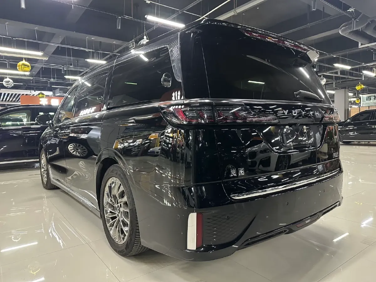 2022 Voyah Dream 1.5T 136HP L4 PHEV 25.57KWH,autocango,china used car exporter,china ev exporter,chinese used car exporter,chinese used ev exporter