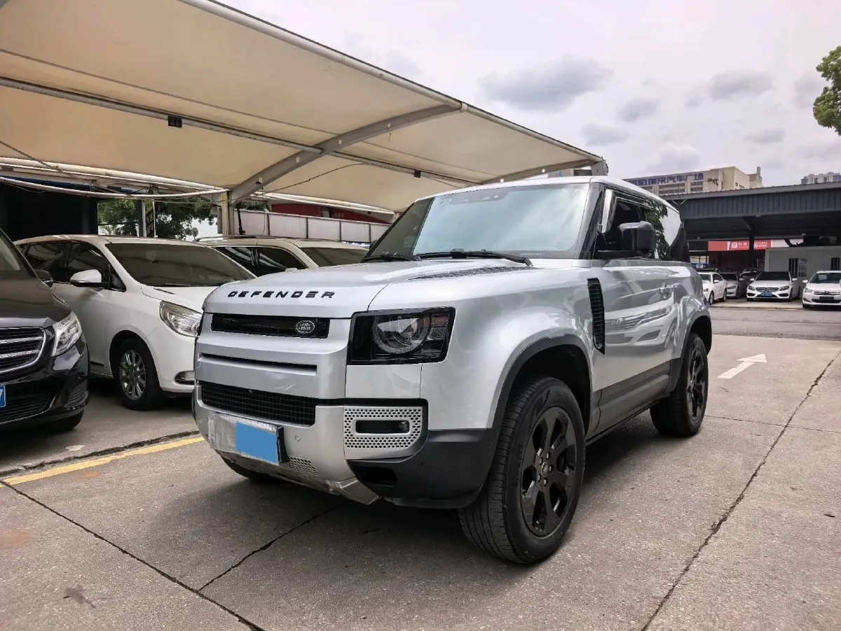 2022 Land Rover Defender 2.0T 300HP L4 8AT,autocango,china used car exporter,china ev exporter,chinese used car exporter,chinese used ev exporter
